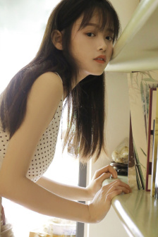 男朋友脱我的衣服亲我奶头